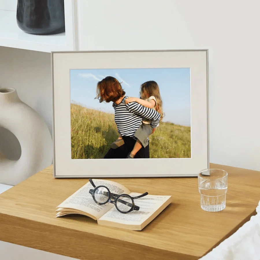 Aura Walden 15" Digital Photo Frame – Clay with Paper Mat | AF115-MWHT - Image 7