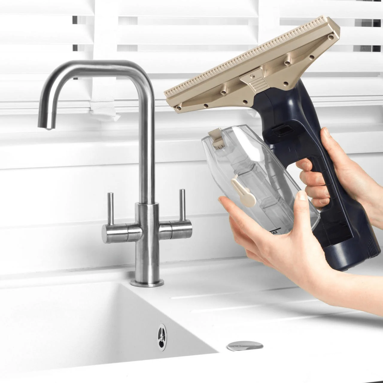 Beldray Cordless Window Cleaning Vacuum XL – Navy - Image 5