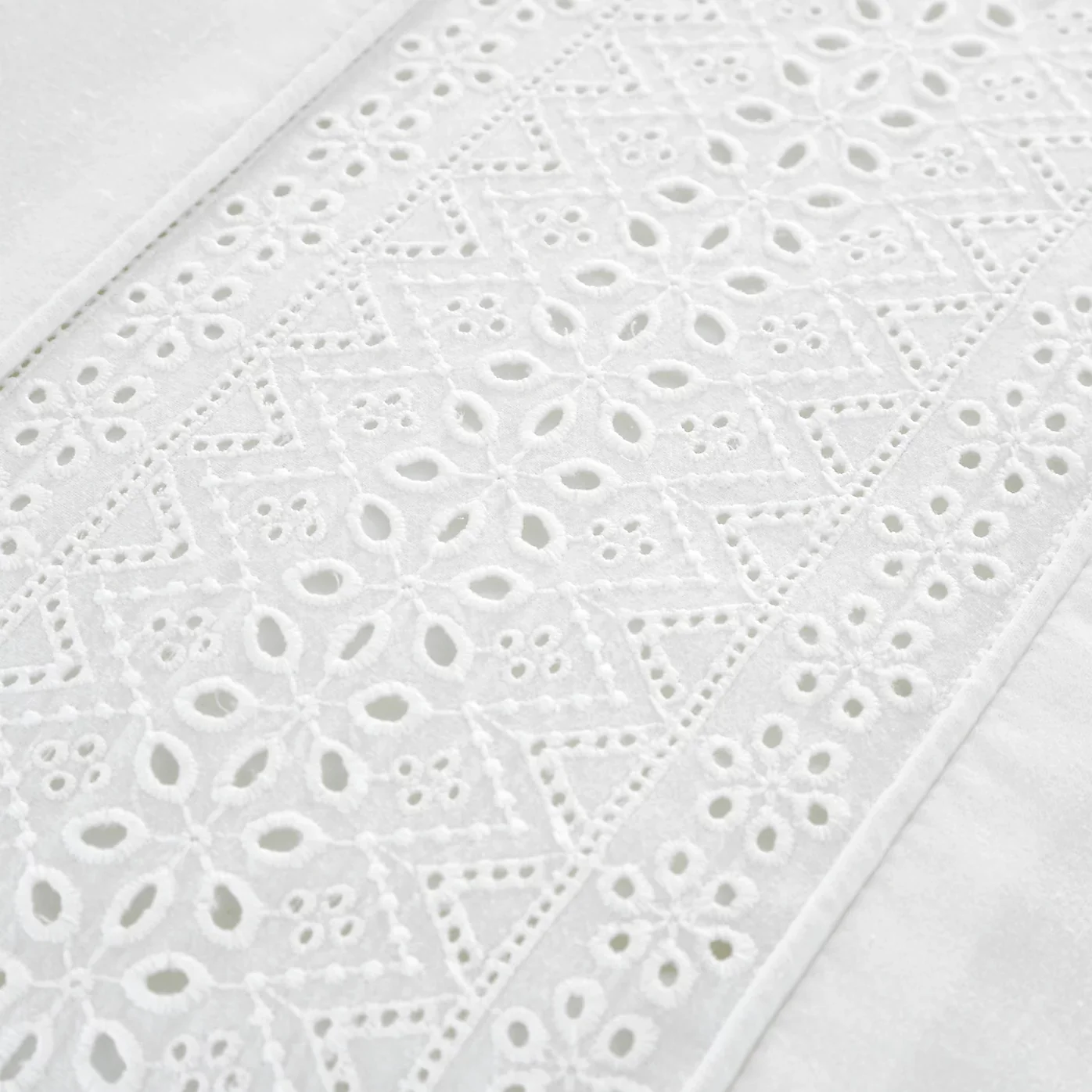 Catherine Lansfield Broderie Anglaise White Duvet Cover Set - Superking - Image 3