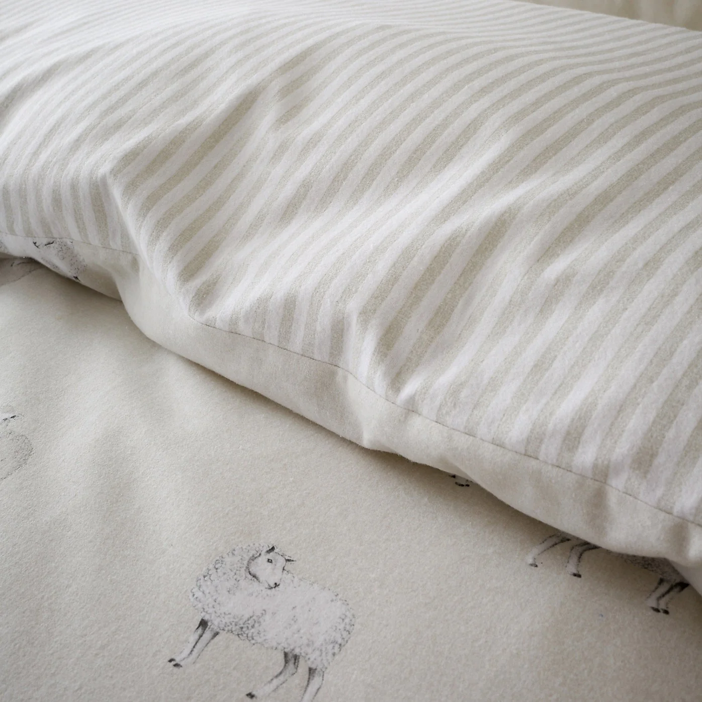 Catherine Lansfield Brushed Cotton Sheep Reversible Duvet Cover Set - Single - Image 3