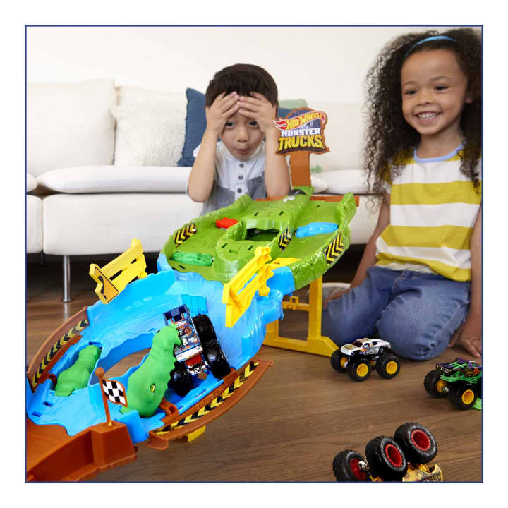 Hot Wheels Monster Trucks Wreckin' Raceway - Image 4