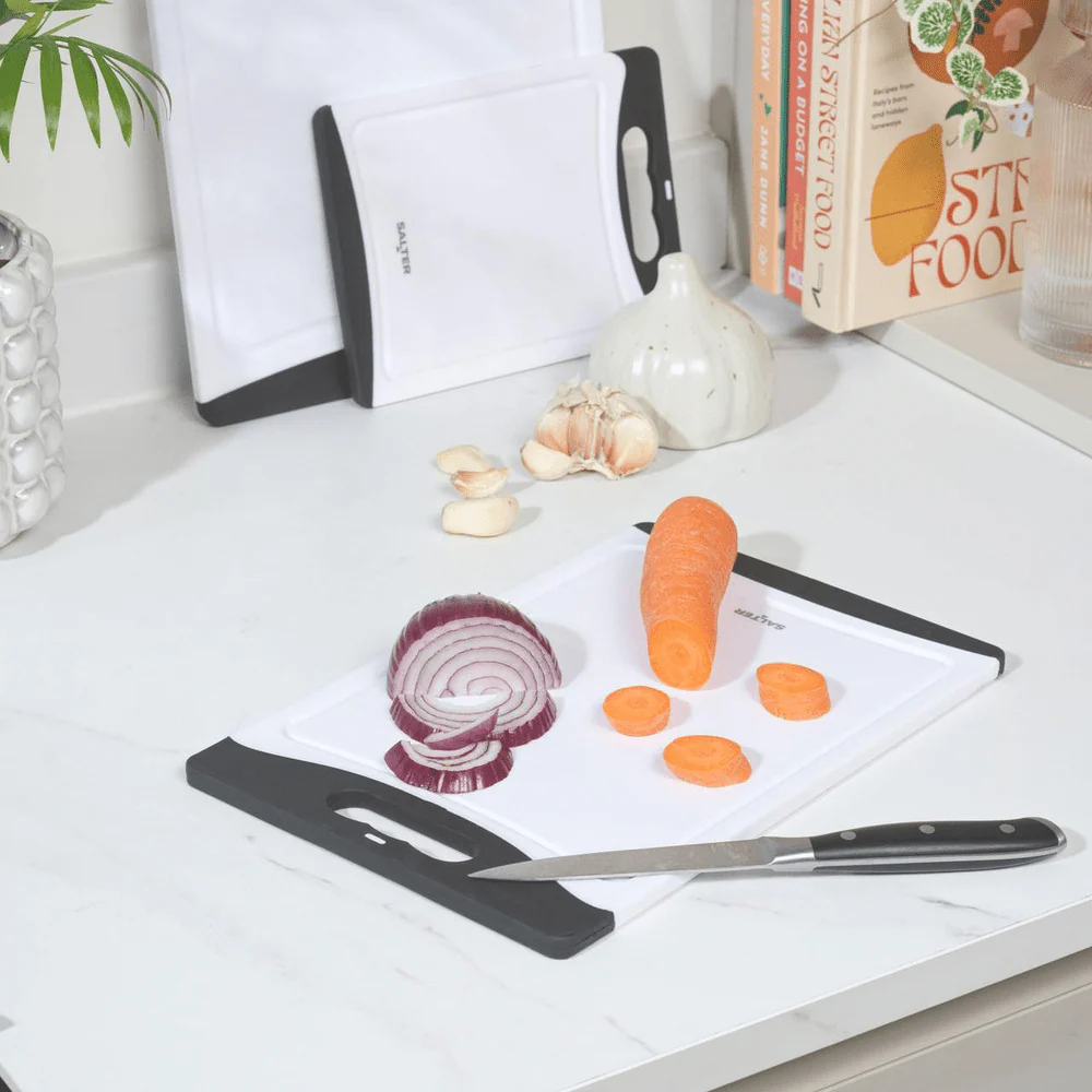Salter 3-Piece Plastic Chopping Board Set – Black/White - Image 4