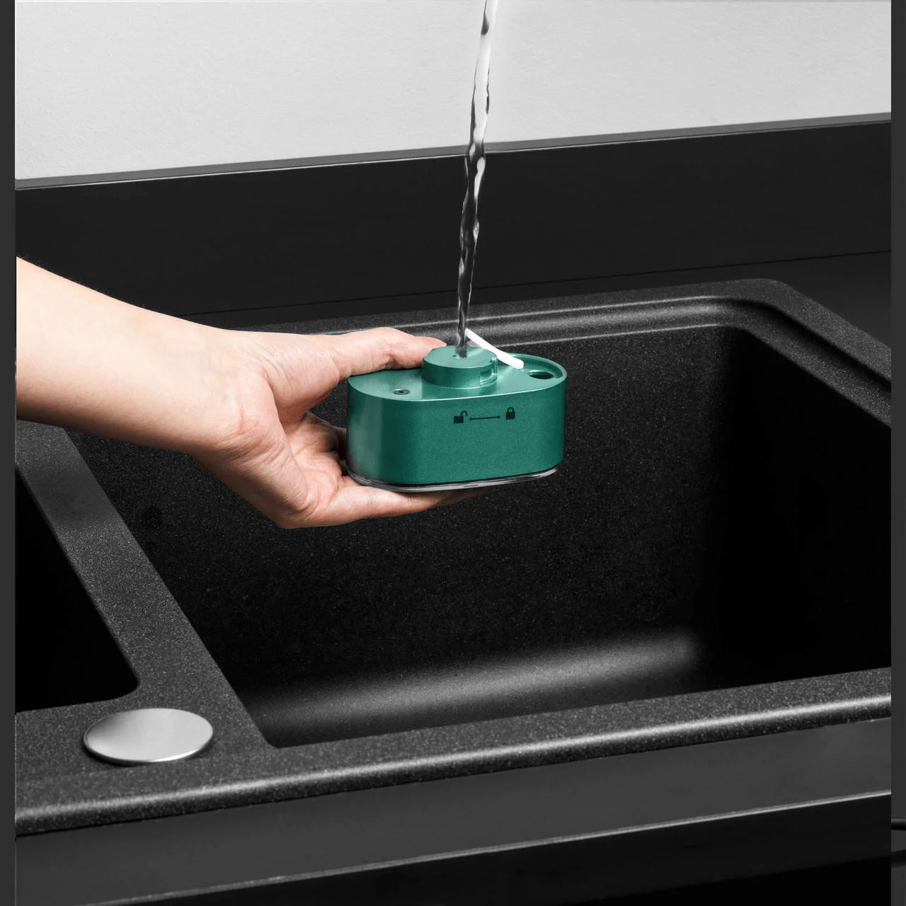Salter Portable Garment Steamer - Image 4