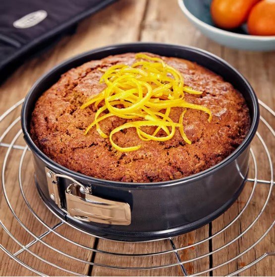 Stellar Bakeware, 10"/25cm Round Cake Tin, Springform, Non-Stick. Dishwasher safe. - Image 3